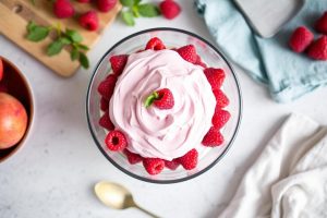 Bavarois framboise maison : recette facile et délicieuse pour un dessert parfait